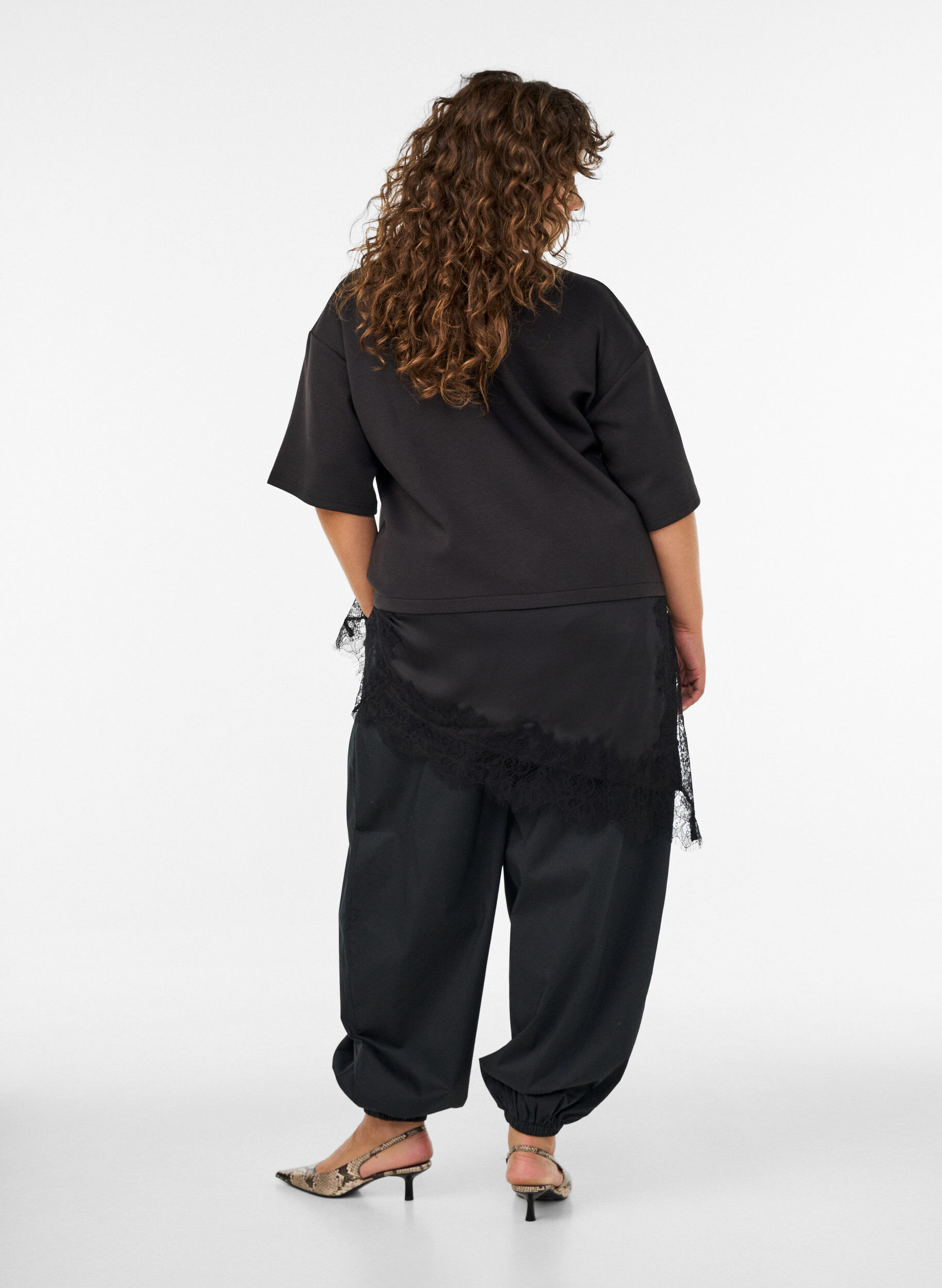 ZizziBallongbukser med lommer og elastisk midje, Svart, Model image number 2