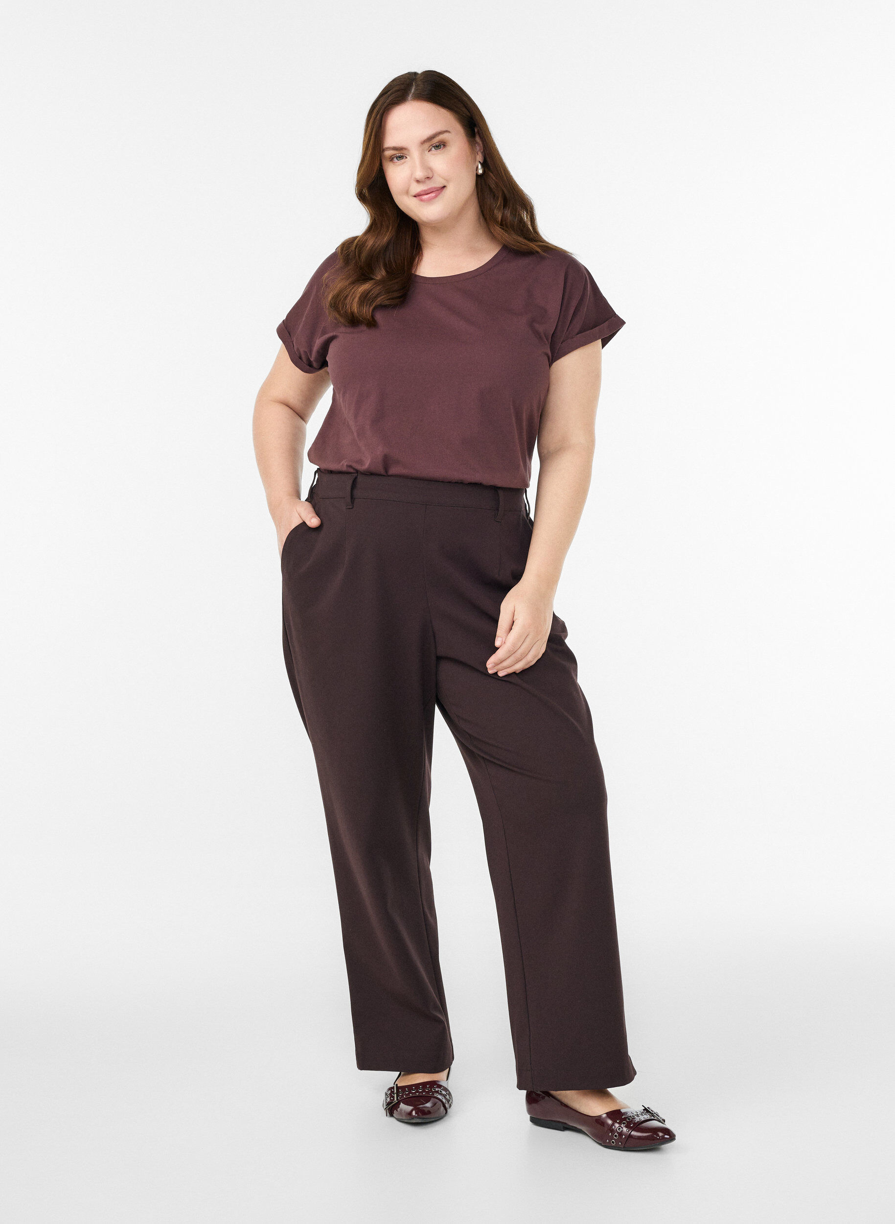 ZizziKortermet t-skjorte i en bomullsblanding, M&oslash;rk Bordeaux, Model image number 1