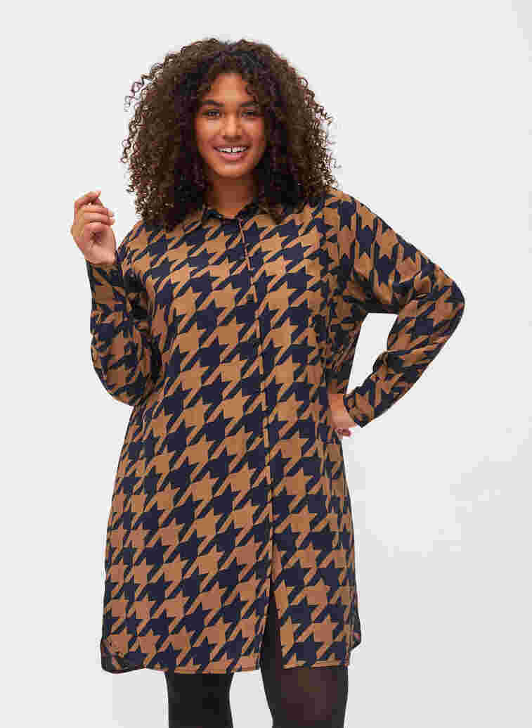 Lang mønstrete skjorte i viskose, Brown Houndsthooth, Model