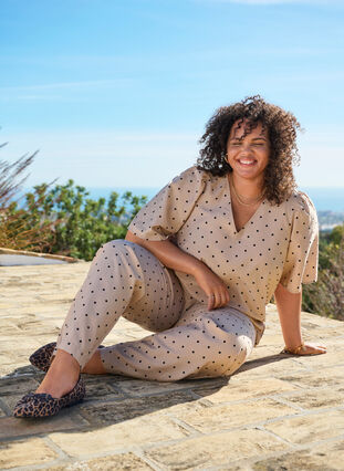 Zizzi Bukser med polkadotter og straight fit ben, Beige, Image image number 0