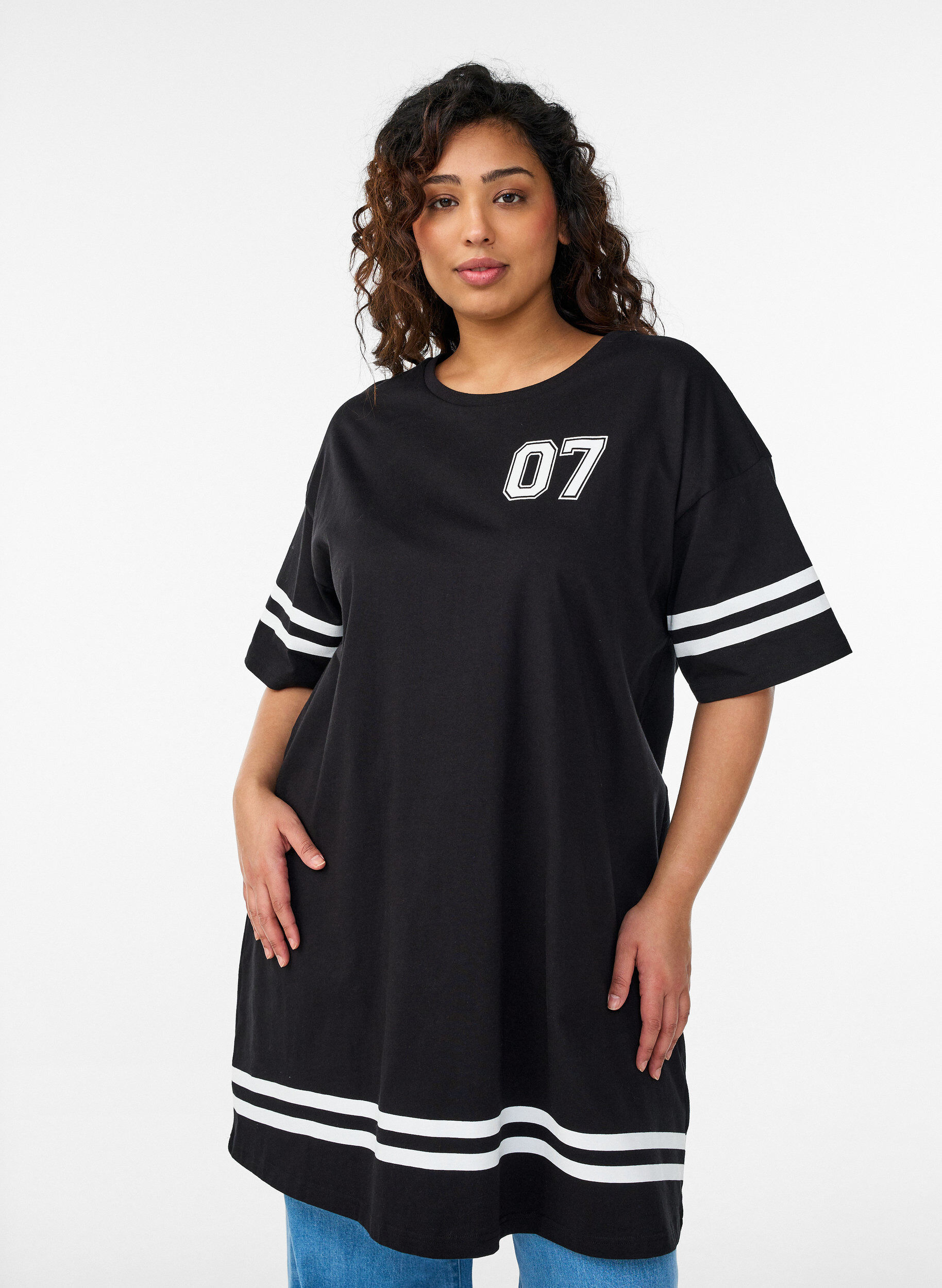Kort T-skjortekjole med sporty detaljer, Svart, Model