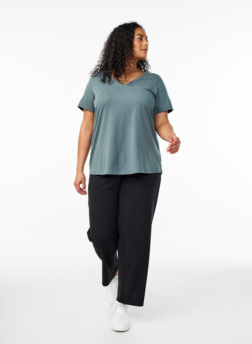 V-hals T-skjorte, Gr&oslash;nn, Model image number 1