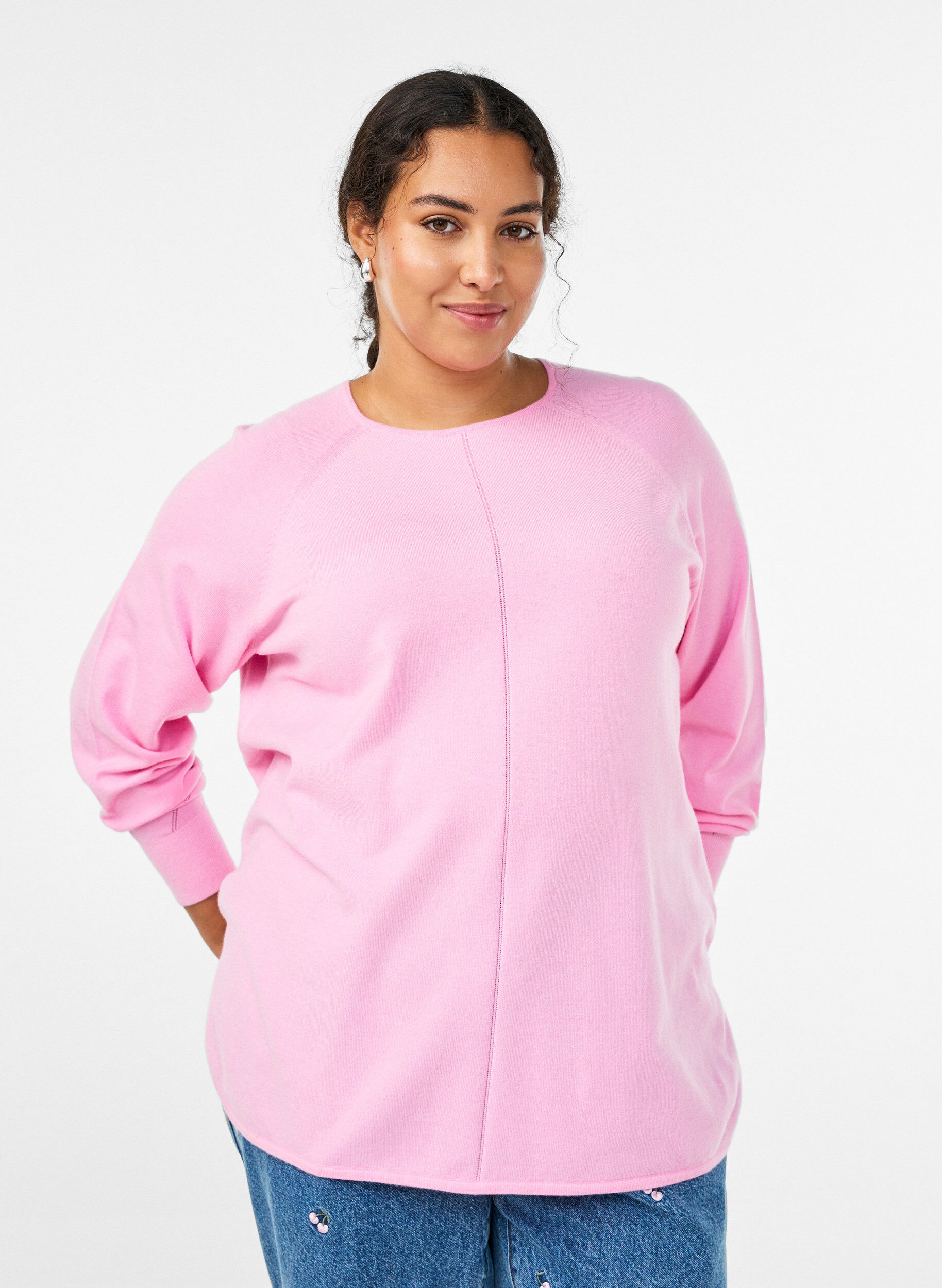 Strikkebluse med rund hals og strikket m&oslash;nster, Rosa, Model