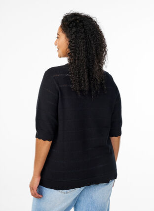 Zizzi Strikket bluse med stripet hullmønster og korte ermer, Svart, Model image number 2