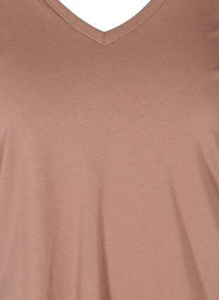 T-skjorte i organisk bomull med V-hals, Deep Taupe, Packshot image number 2