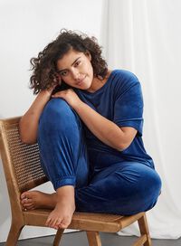 Veloursett for en behagelig dag hjemme, , Model
