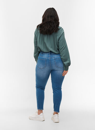 Cropped Amy jeans med perler, Light blue denim, Model image number 1