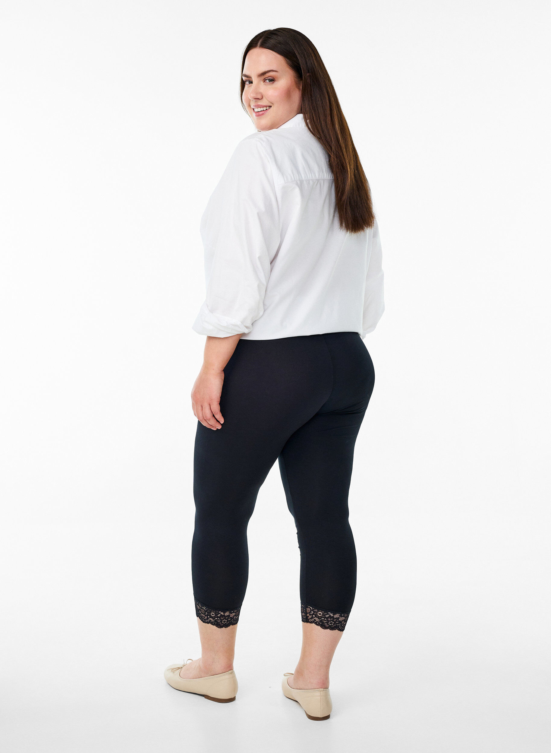 Zizzi Basis 3/4-leggings med blondekant, Svart, Model image number 2