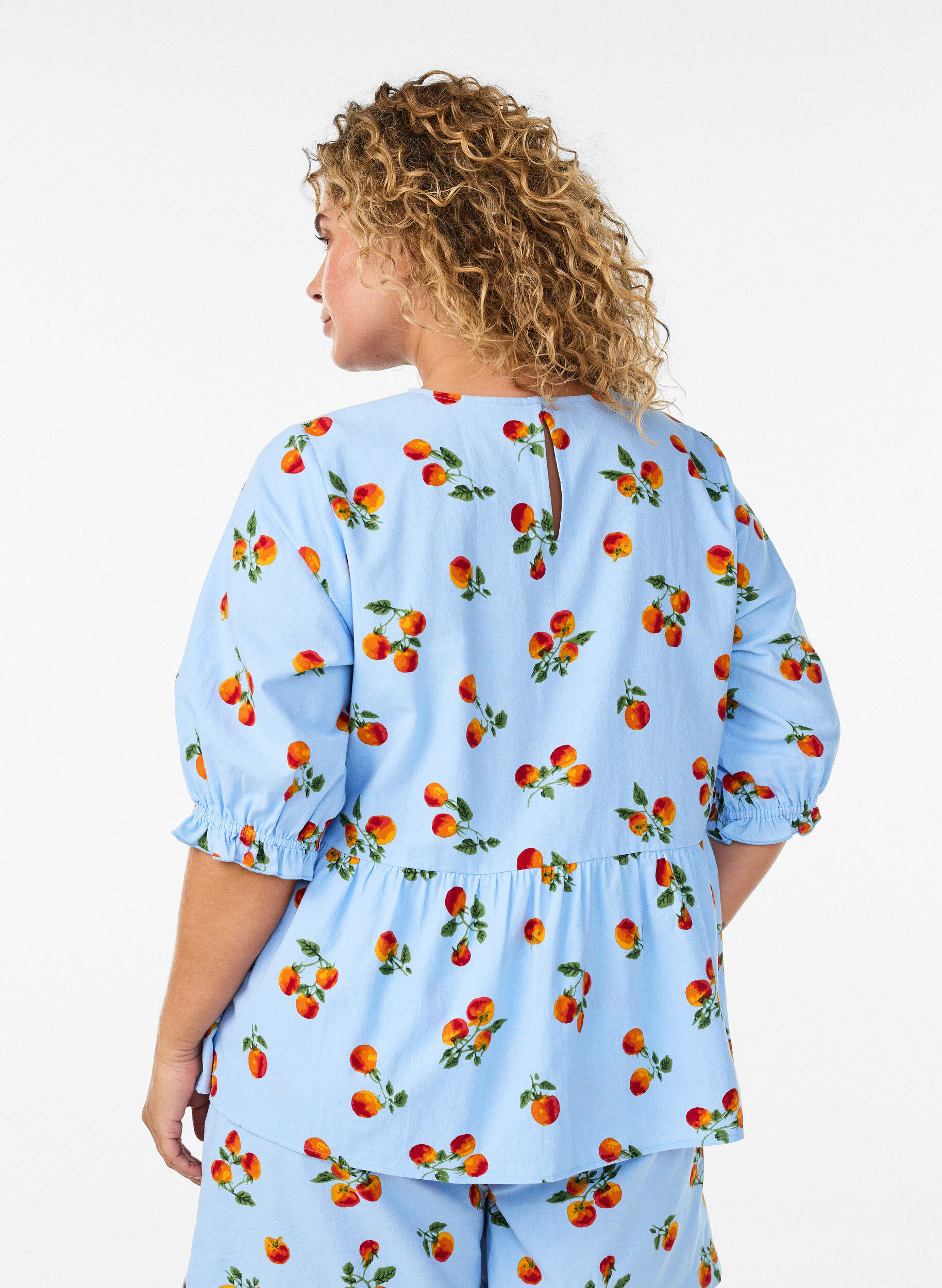 ZizziBluse i bomull med tomattrykk og peplum, Bl&aring;, Model image number 2