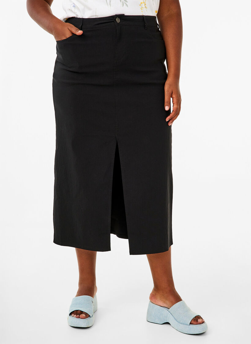 Langt skjørt med splitt foran, Black, Model