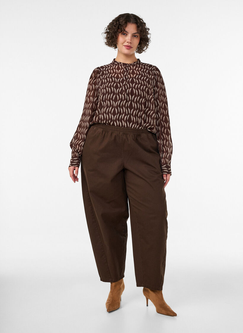 Bluse med heldekkende trykk og kort knappestolpe, Brun, Model image number 1
