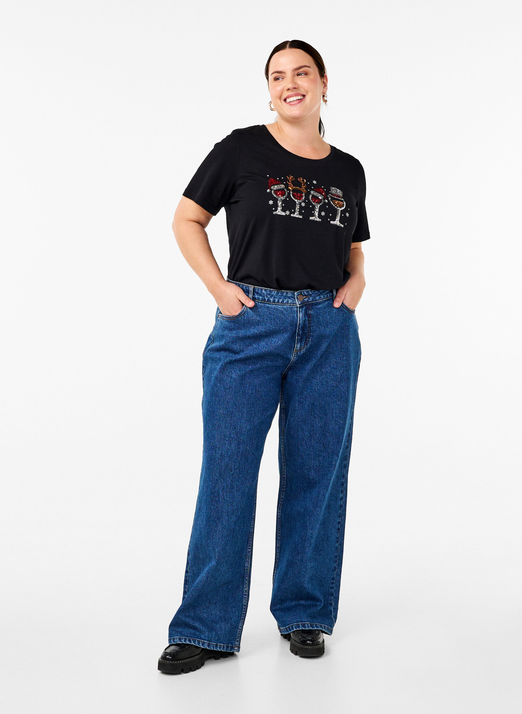 Zizzi Jule-t-skjorter i 100% bomull, Black w. Drinks, Model image number 2