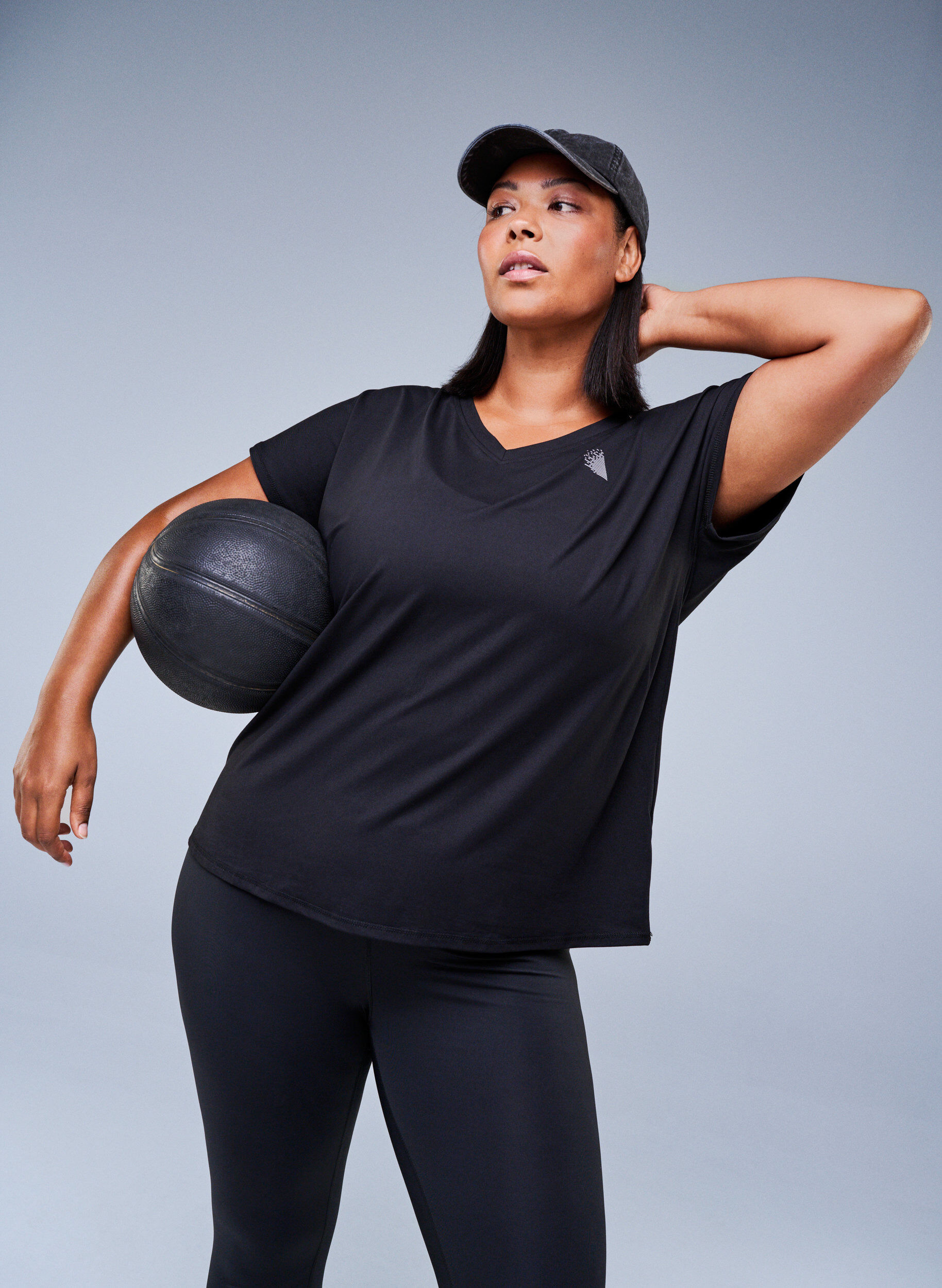 ZizziL&oslash;stsittende trenings-t-skjorte med v-hals, Svart, Image image number 0