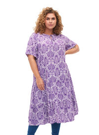 Kortermet viskosekjole med mønster, D. Lavender Oriental, Model