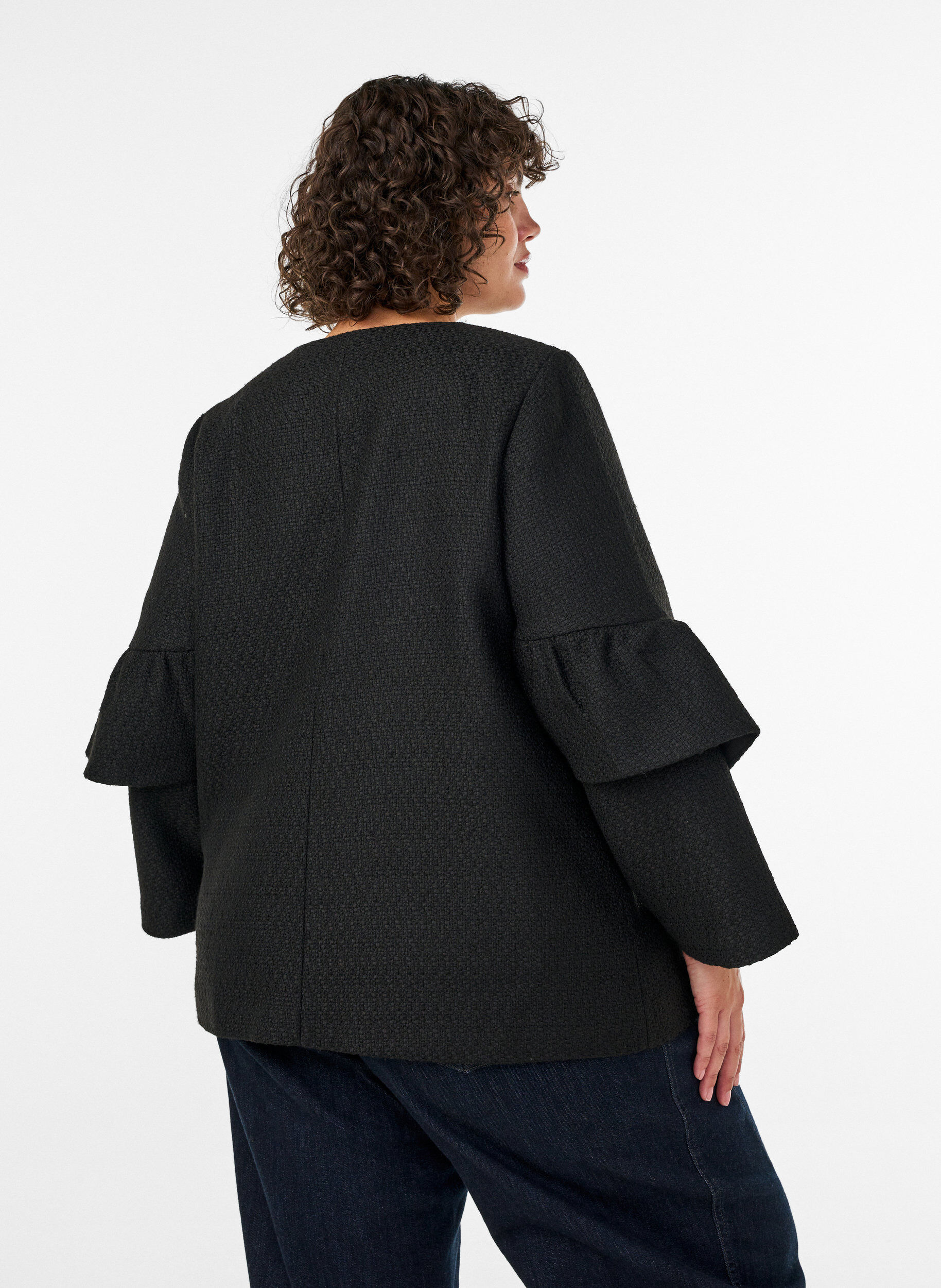 ZizziBoucl&eacute; jakke med rysjedetaljer, Svart, Model image number 2