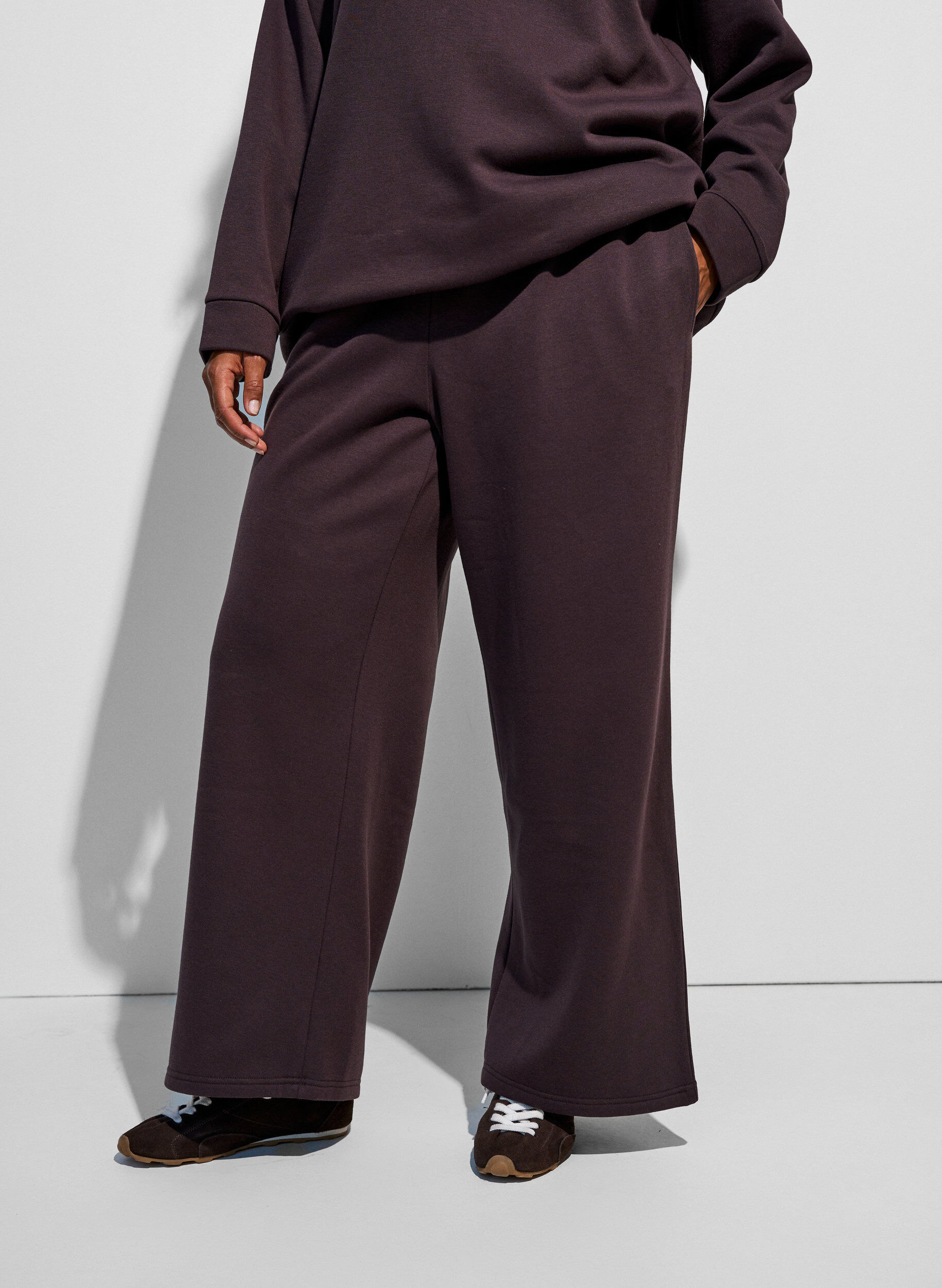ZizziSweatpants med h&oslash;y midje og vide ben, Brun, Model image number 2