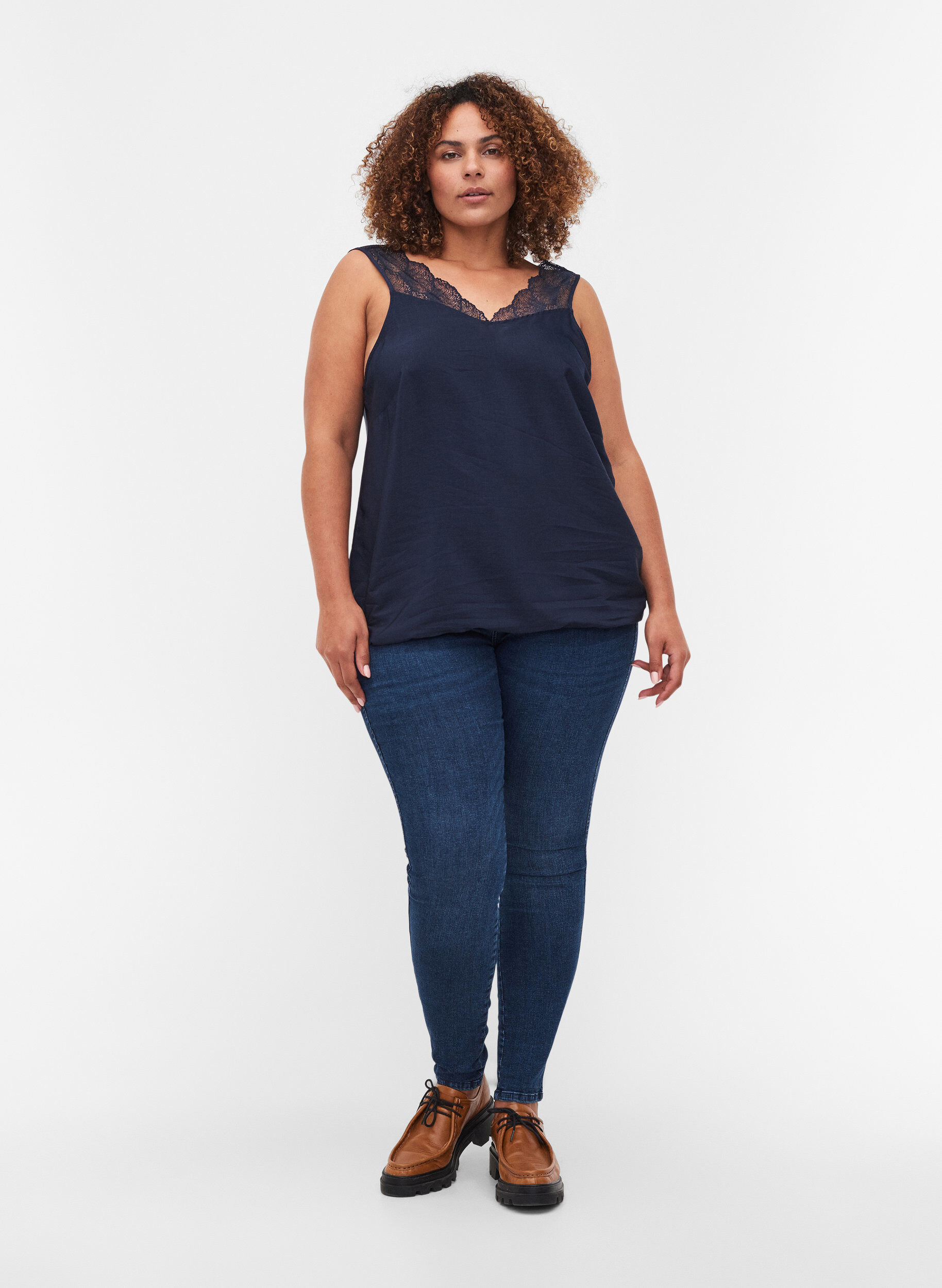 Zizzi Topp med blonder og strikk nederst, Navy Blazer, Model image number 2