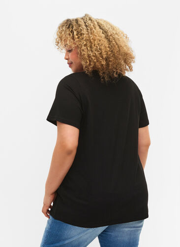 Zizzi Basis T-skjorter i bomull 2 stk., Black/Bright W, Model image number 1