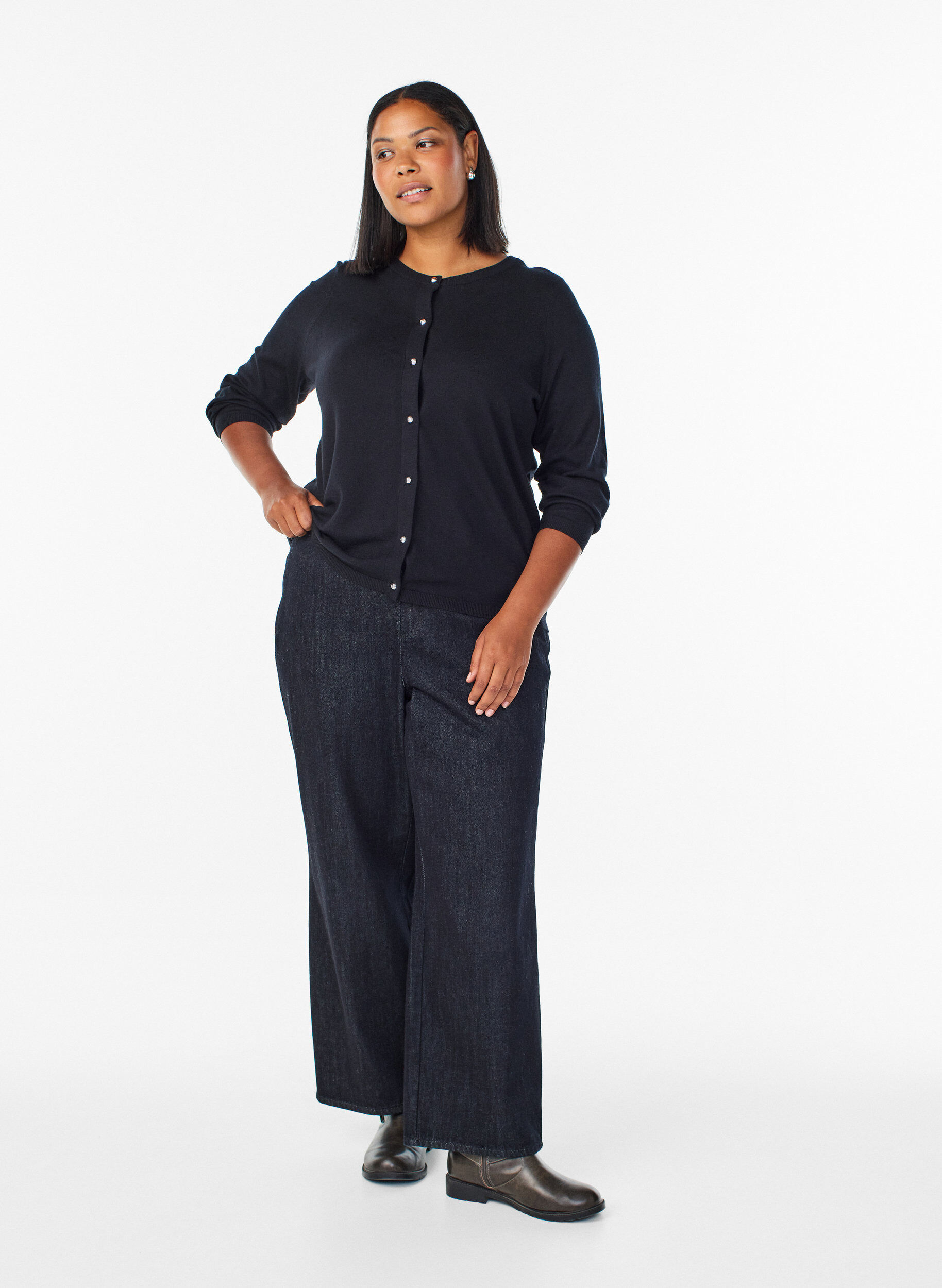 Zizzi Cardigan med runde knapper, Svart, Model image number 1