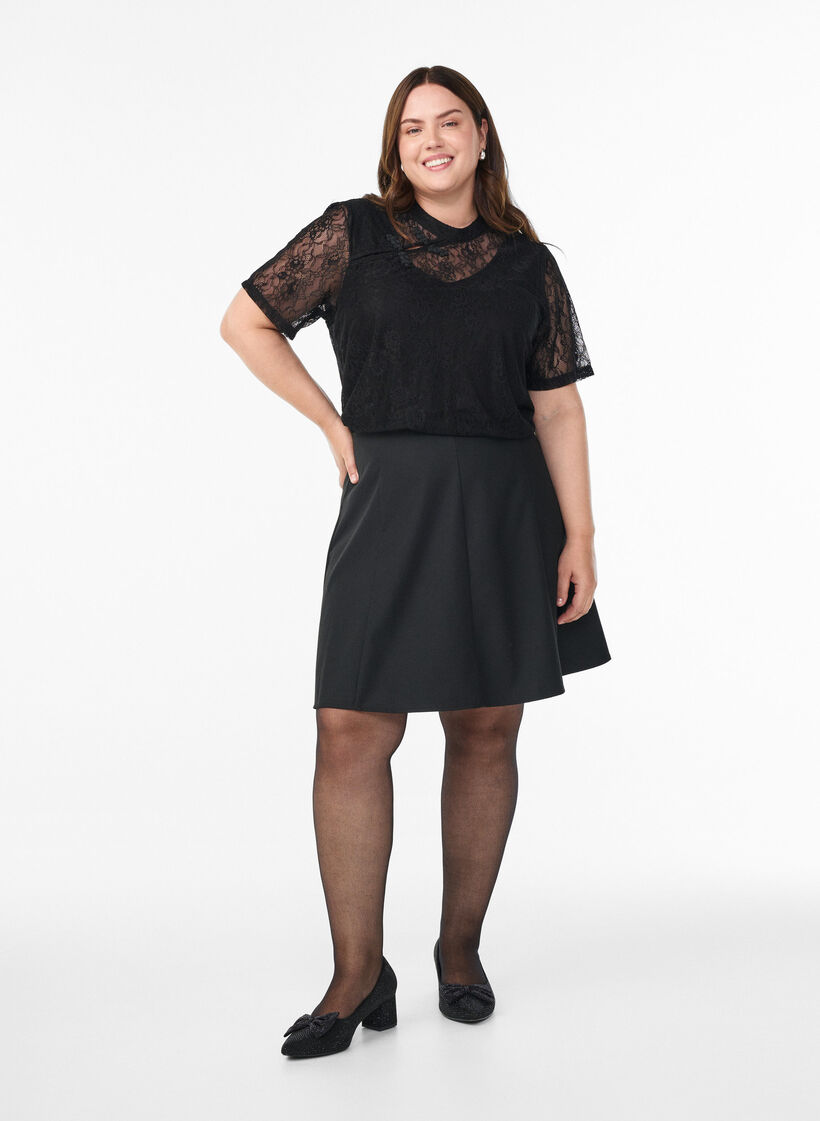 Bluse med blonder og vri-detalj og korte ermer, Svart, Model