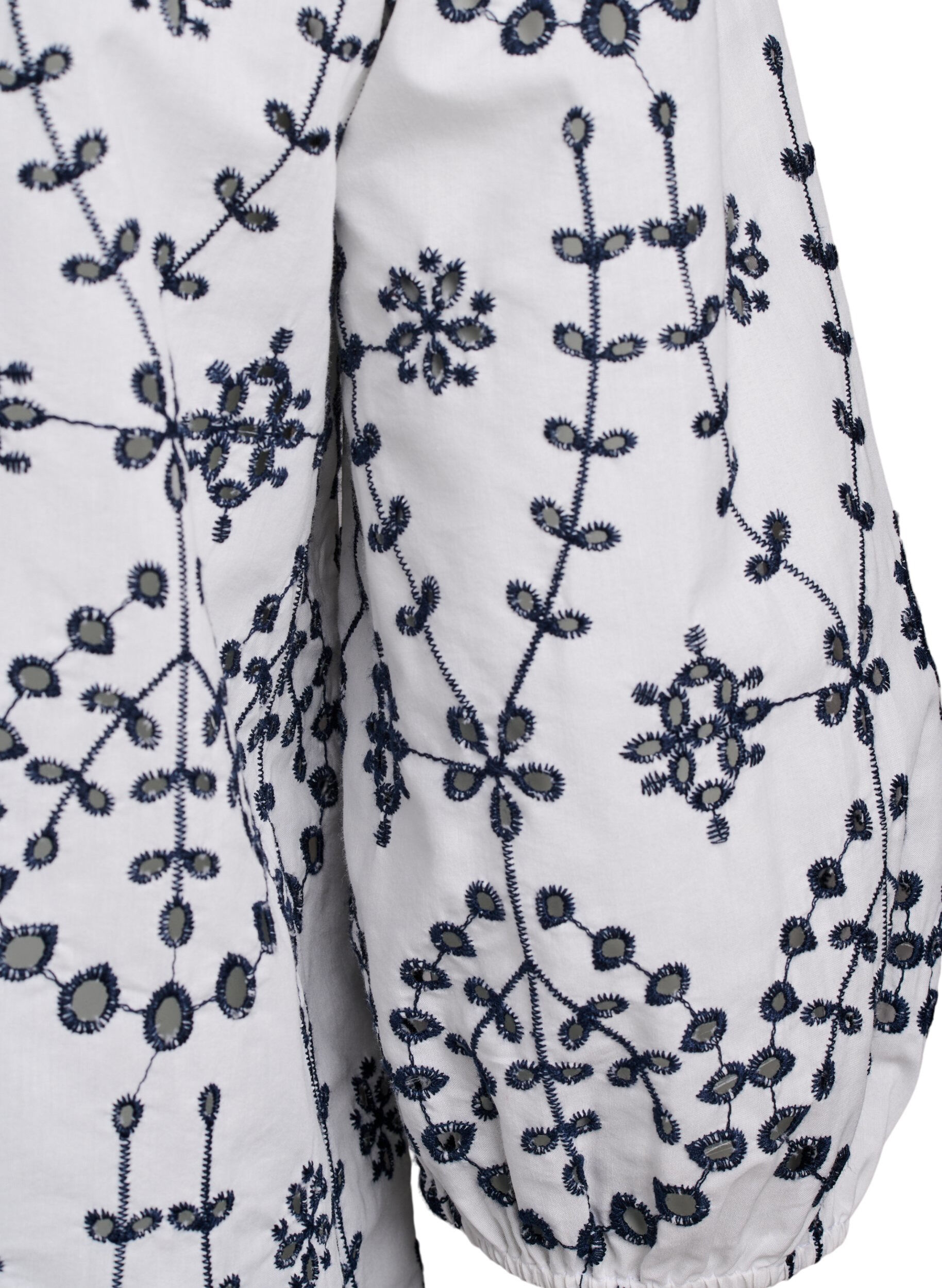 Zizzi 3/4 ermet bluse med kontrasterende broderi anglaise, Hvit, Packshot image number 3