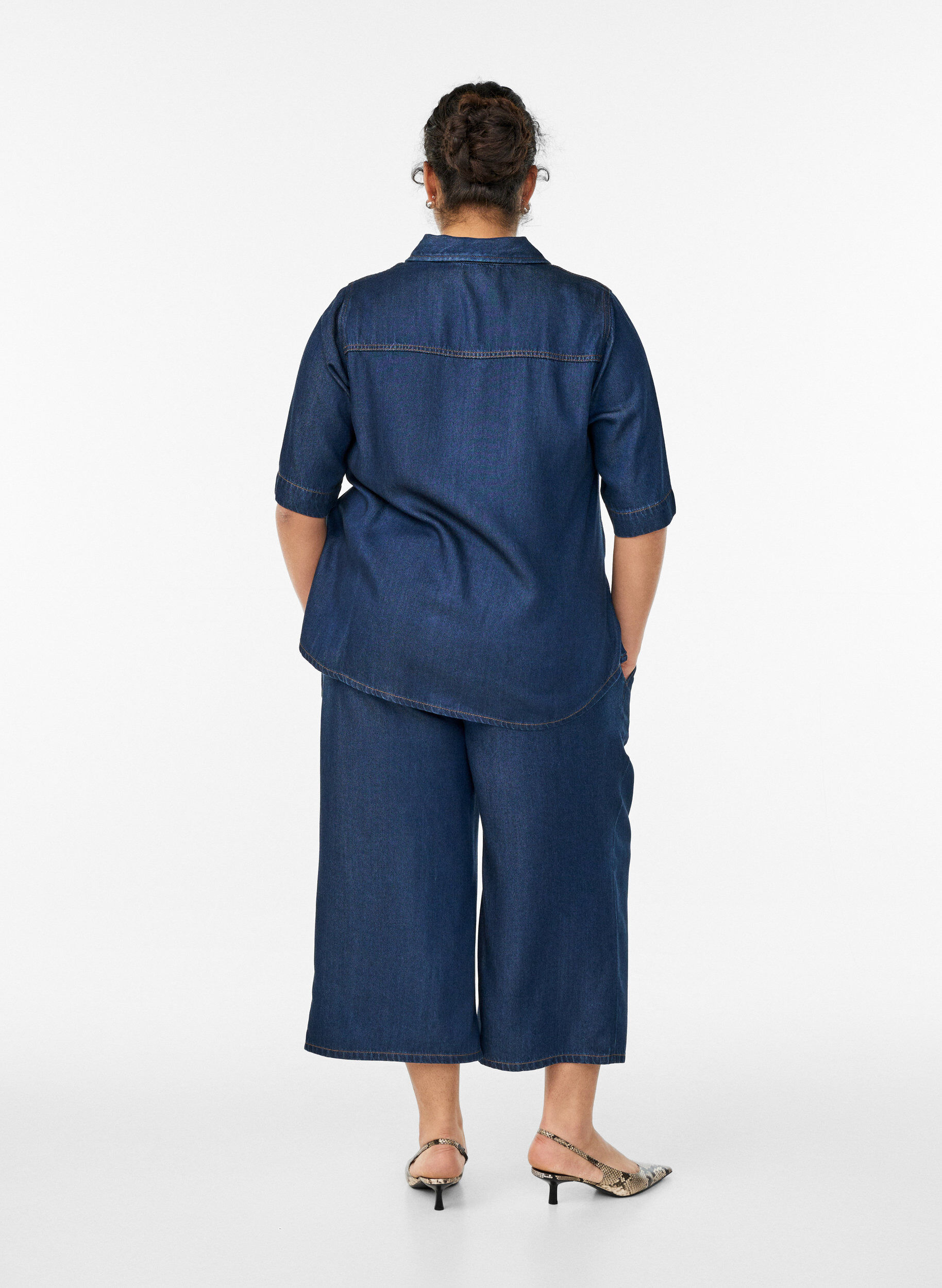 Zizzi Lyocell culotte-bukser med vide ben og plagg i denim, Bl&aring;, Model image number 1