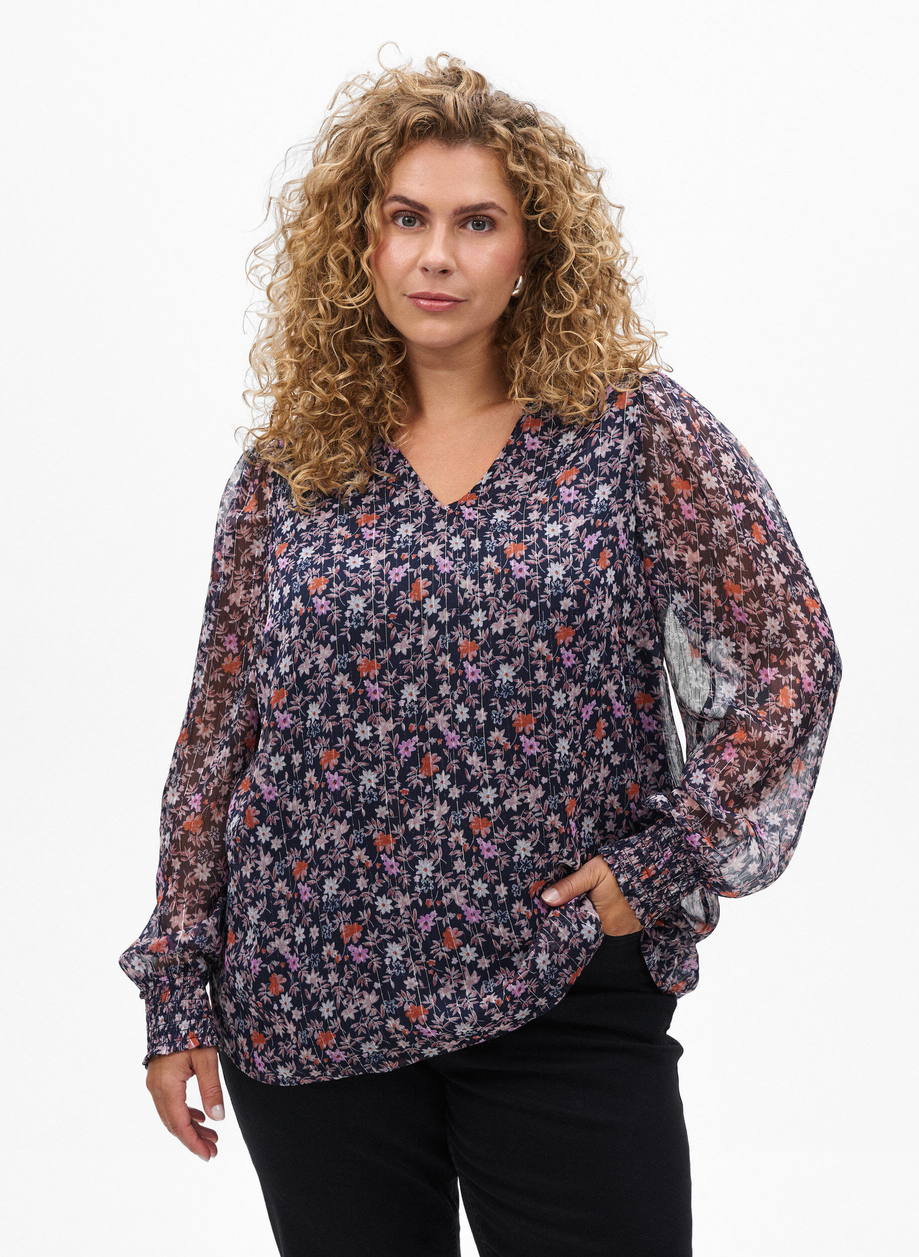 Bluse med blomstertrykk og glittertr&aring;d, Bl&aring;, Model
