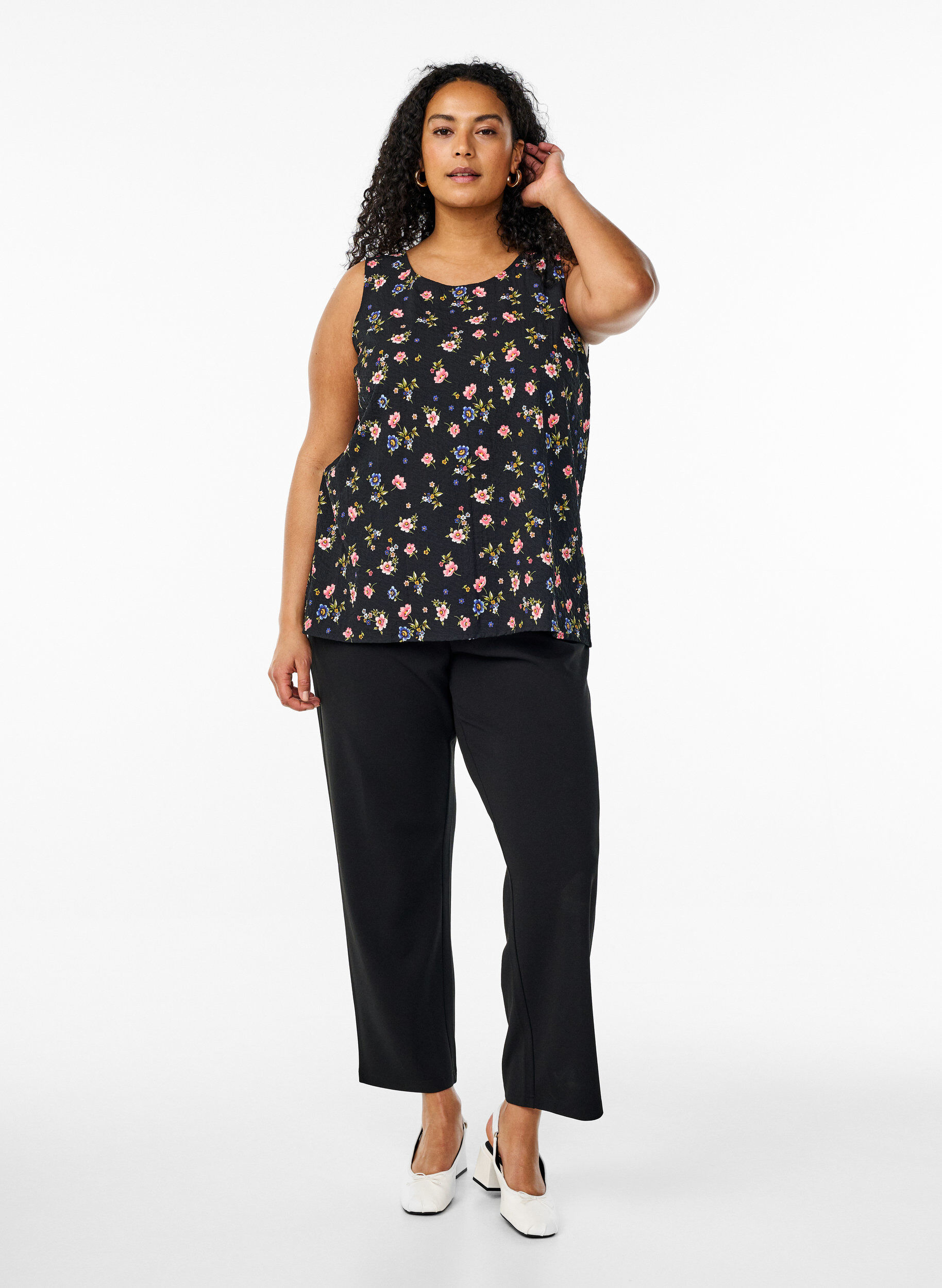 Zizzi FLASH &ndash; Ermel&oslash;s topp med tekstur, Svart, Model image number 1