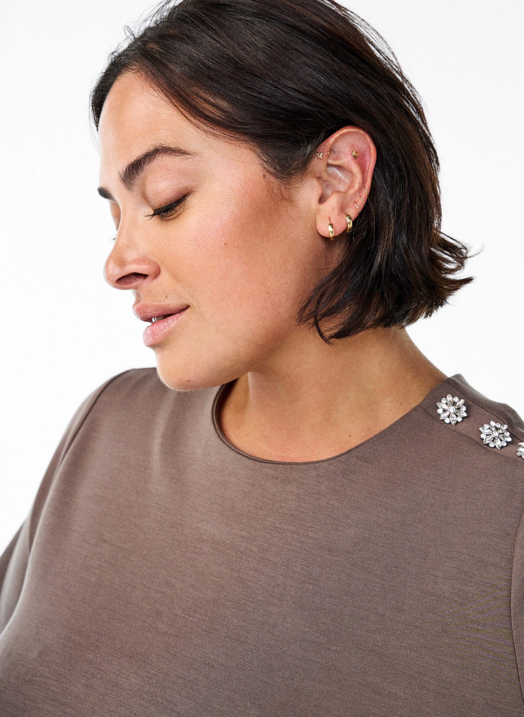 Zizzi Kortermet bluse med knappestolpe, Brun, Model image number 3