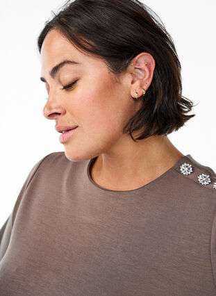 Zizzi Kortermet bluse med knappestolpe, Brun, Model image number 3