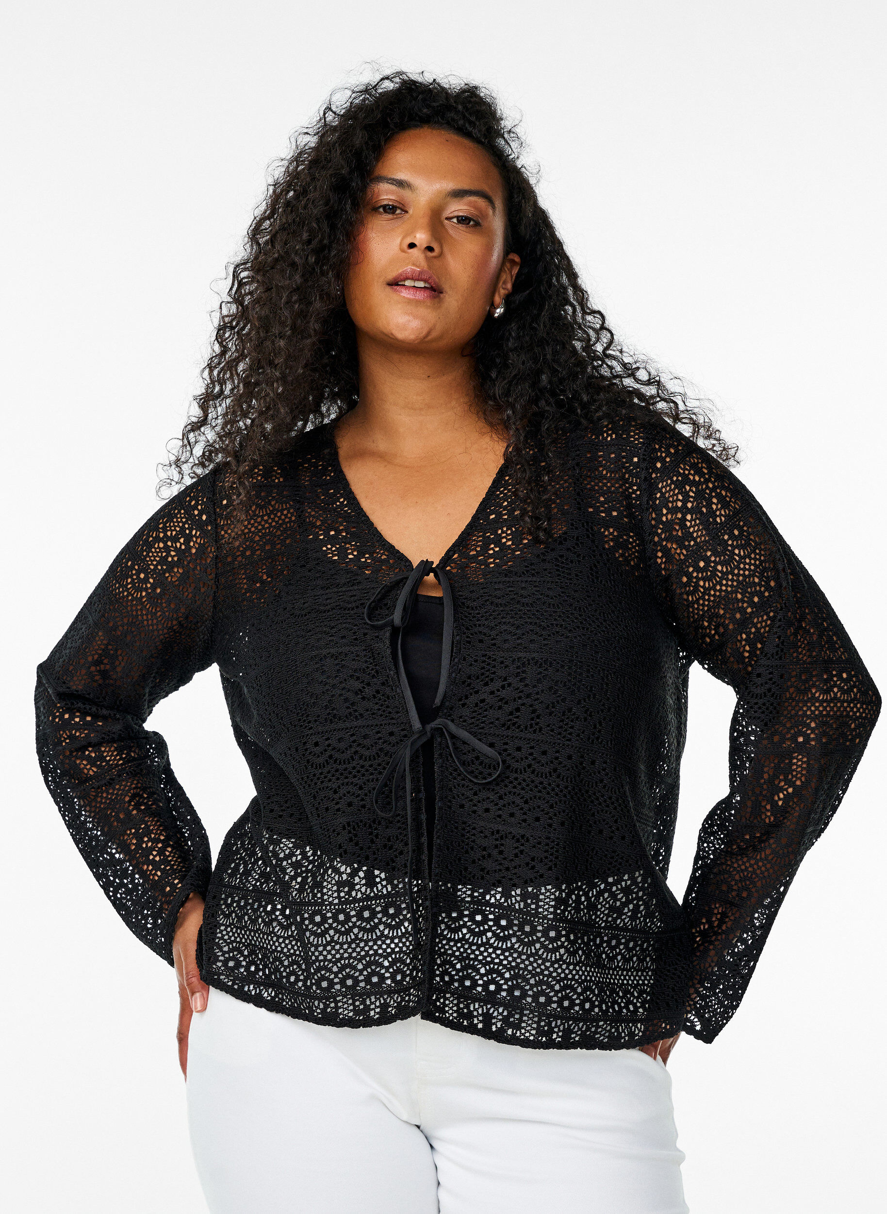 Zizzi Cardigan med hullm&oslash;nster og knyteb&aring;nd, Svart, Model image number 0