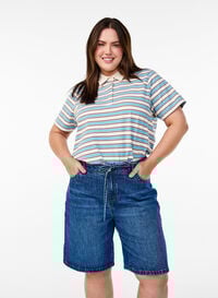 Slim fit denimshorts med knytebelte, Blå Slim fit denimshorts med knytebelte, Blå, Model