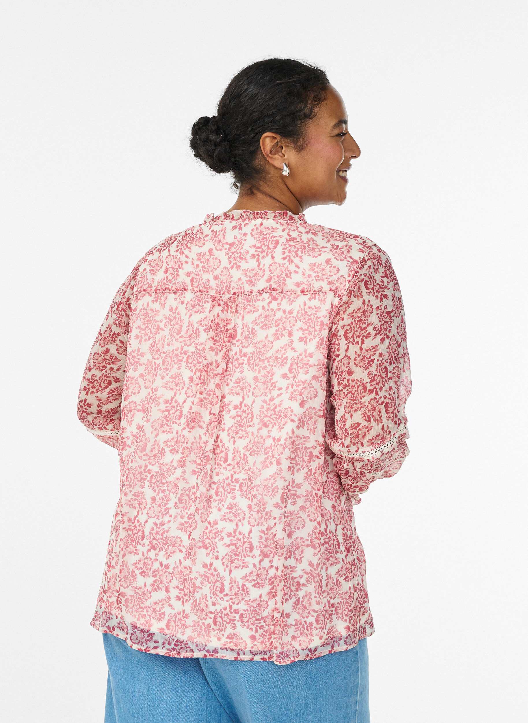 Zizzi Chiffonbluse med blomstertrykk og heklekant, R&oslash;d, Model image number 2