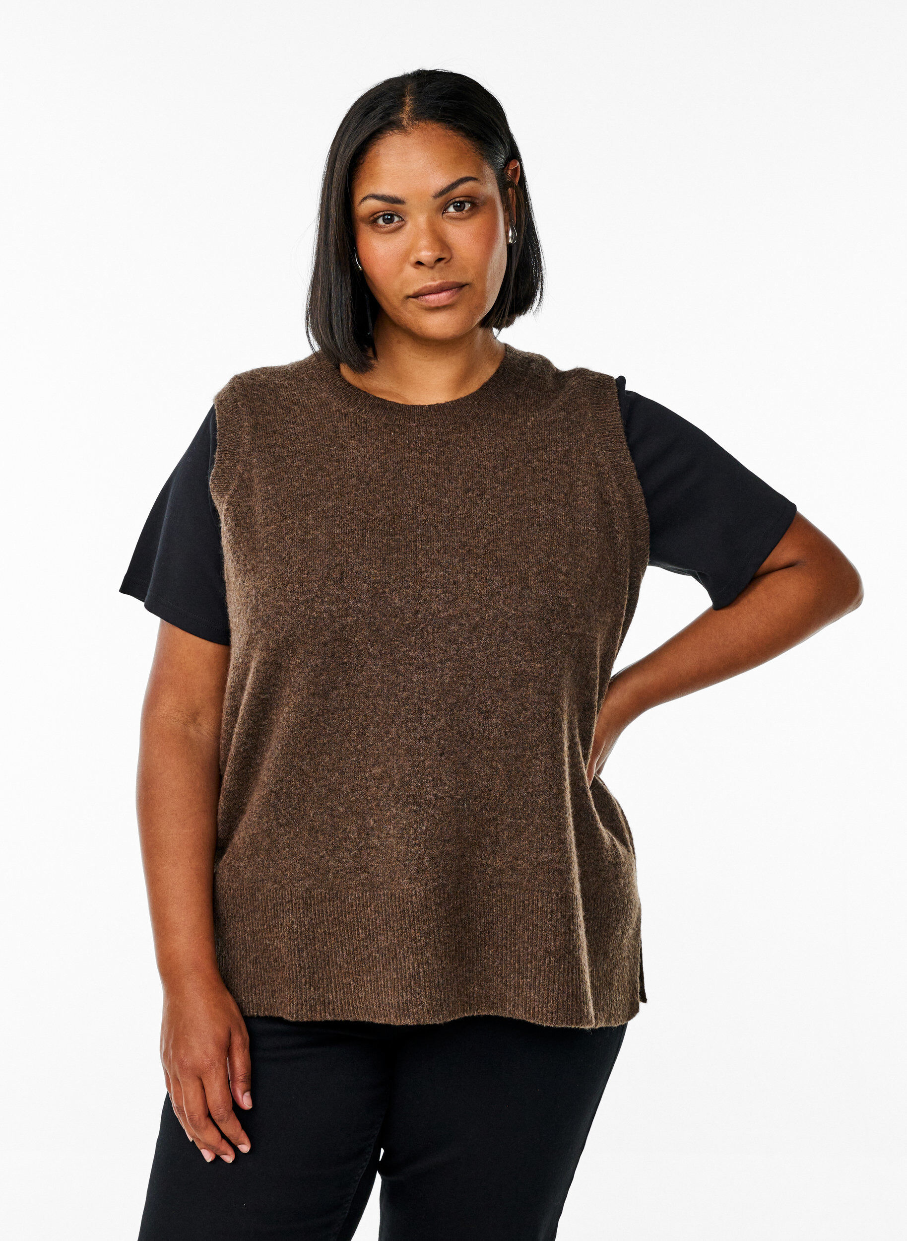 Strikket vest med ribbestrikkede kanter, Gr&oslash;nn, Model