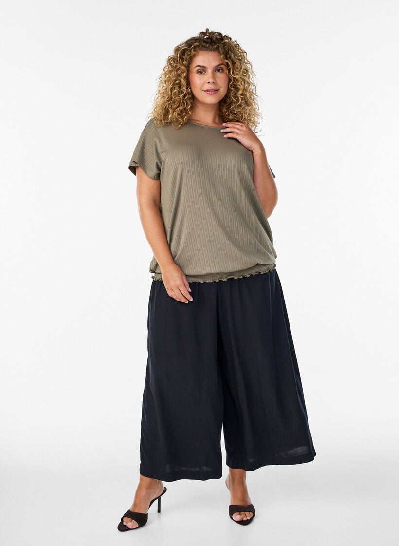 Jerseybluse med teksturerte striper og en smocket fold, Brun, Model image number 1