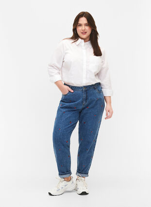 Mille mom-fit jeans med broderi, Light Blue Cherry, Model image number 0