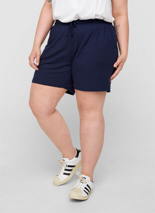 Shorts i et ribbet materiale med lommer, Navy Blazer, Model image number 2