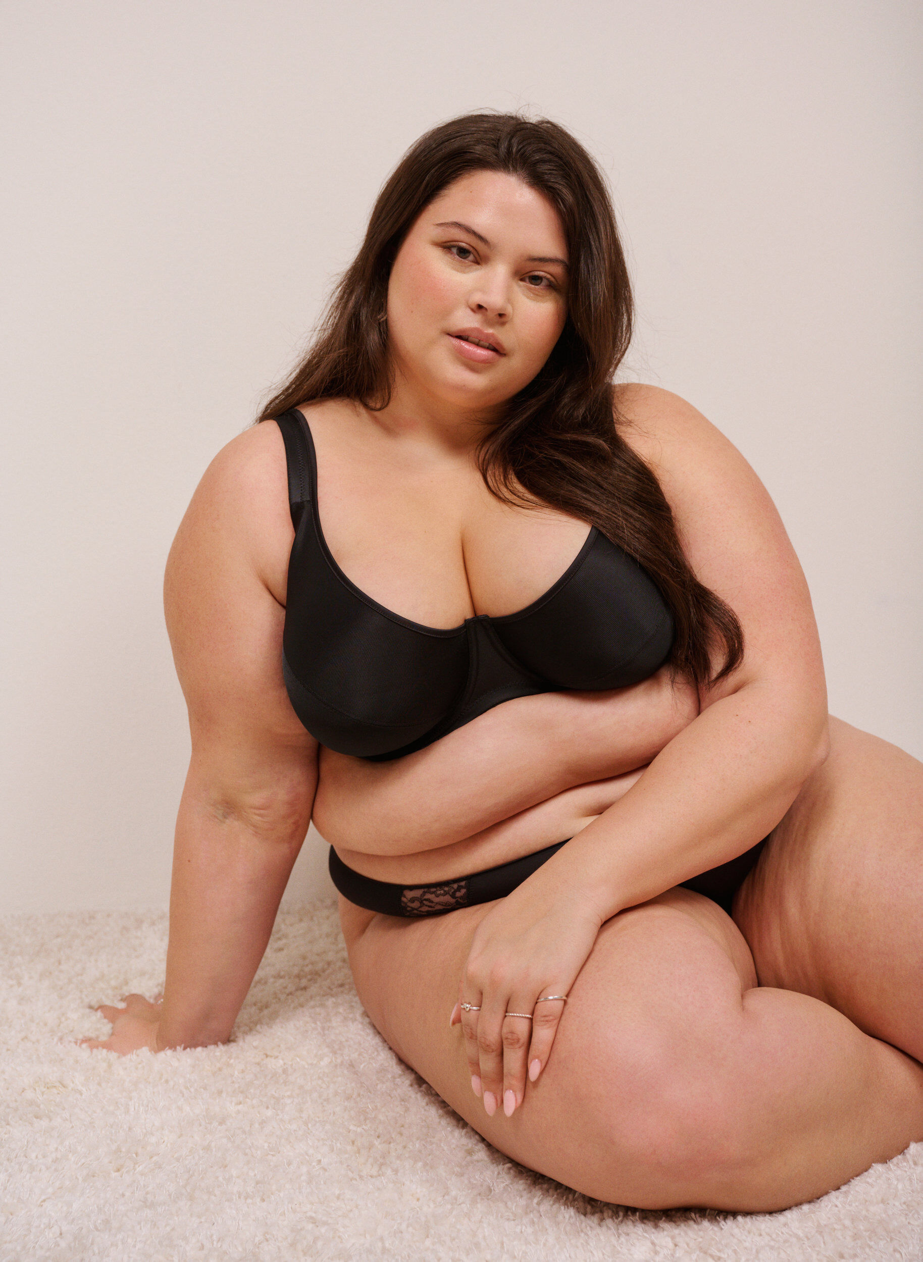 ZizziH&oslash;yt st&oslash;ttende BH med st&oslash;pte sk&aring;ler, Svart, Image image number 0