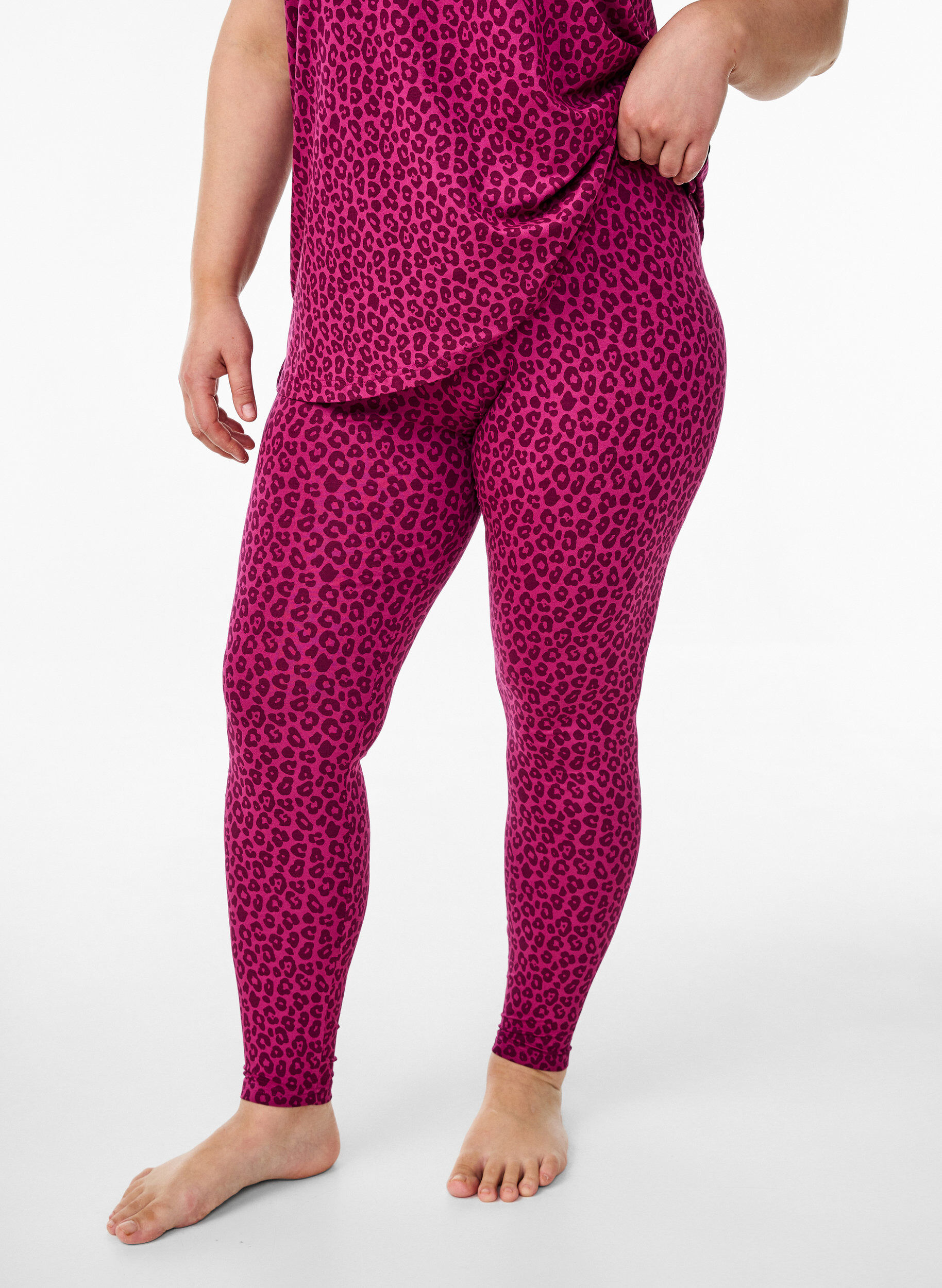 Zizzi Ankellange leggings i viskose, Rosa, Model image number 2