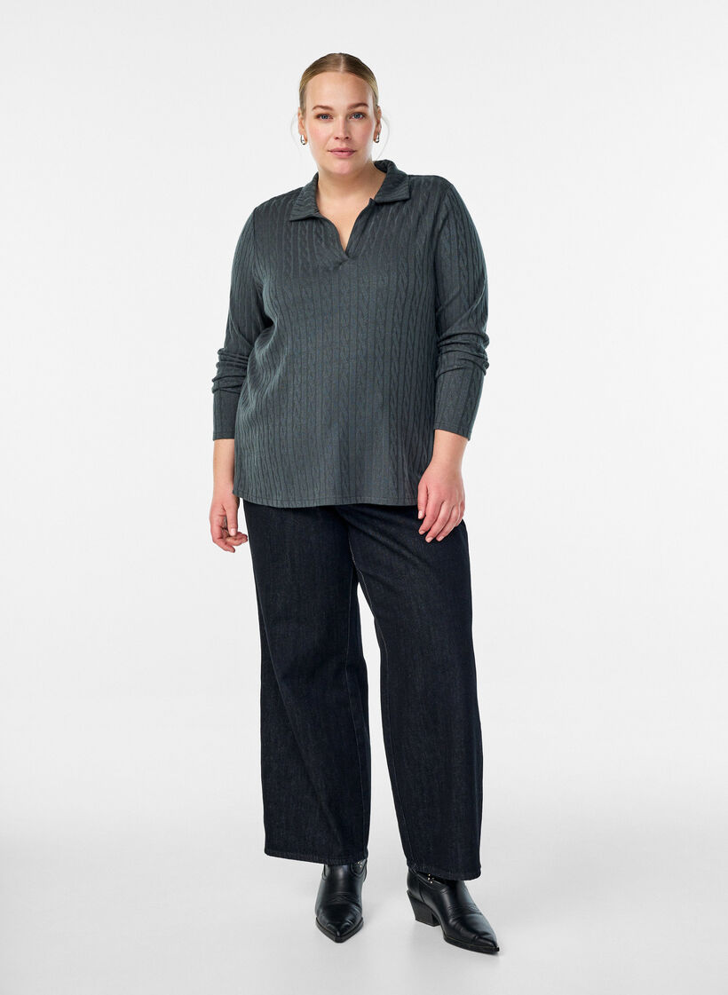 Strikkebluse med krage og flettemønster, Grønn, Model image number 1