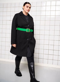 Svart antrekk med et hint av vår, , Model