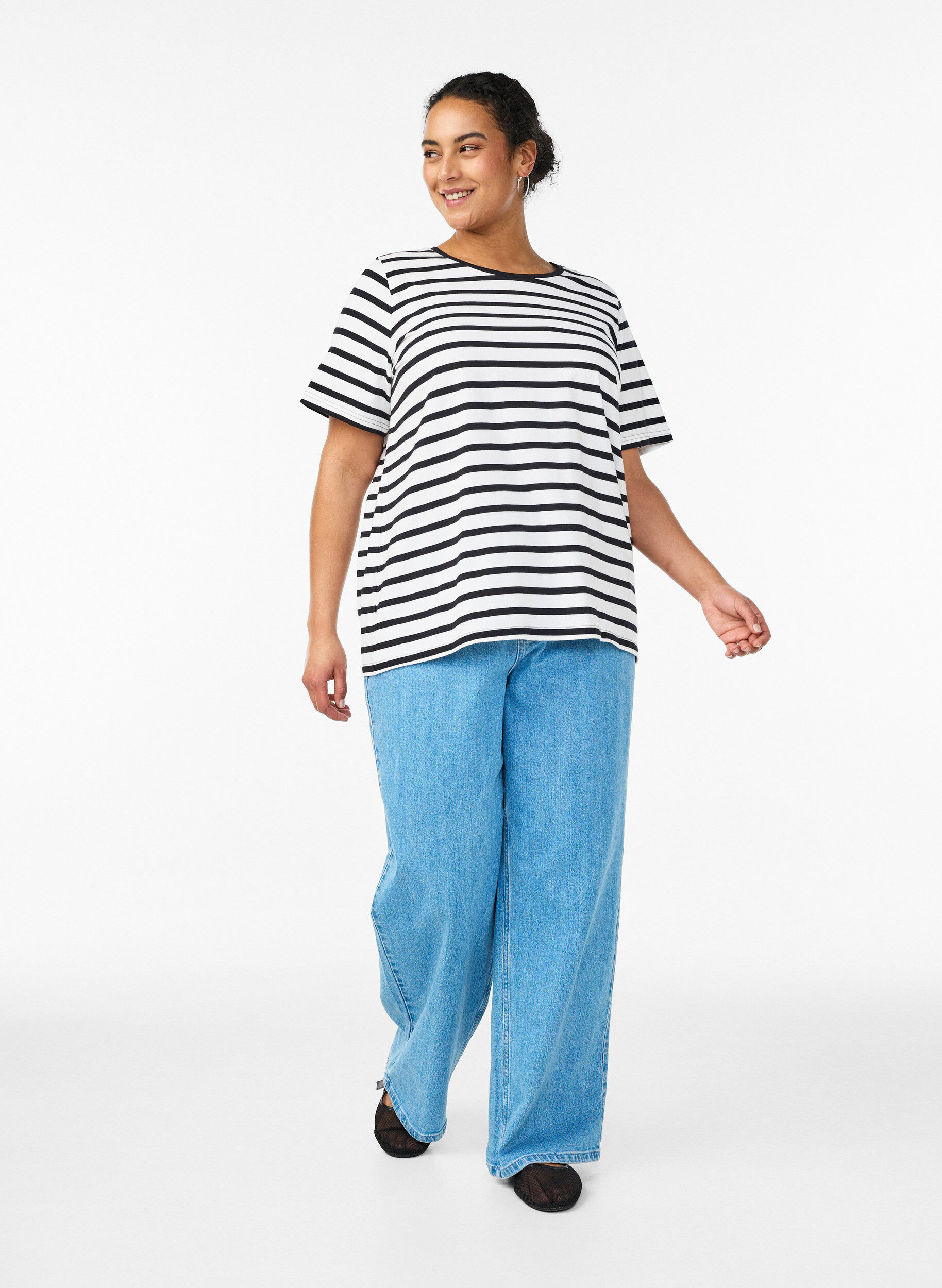 Zizzi T-skjorte i &oslash;kologisk bomull med striper, Hvit, Model image number 1