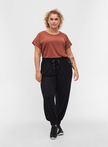 Ensfarget t-skjorte til trening, Mahogany, Model image number 2