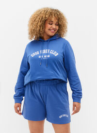 Joggeshorts med lommer, Dazzling Blue, Model