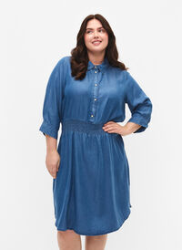 Myk denimkjole med 3/4-ermer og smock, Blue denim, Model