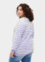 Stripete strikkegenser i ribb, Lavender Comb., Model