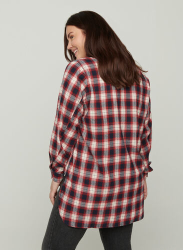 Rutete skjorte med brystlommer, Red checked, Model image number 1
