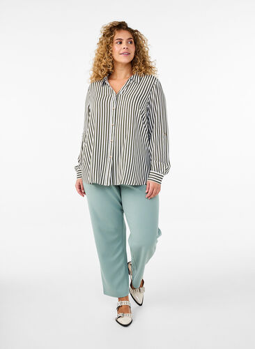 Zizzi FLASH - Stripete skjorte med oppbrettede ermer, Grønn, Model image number 1