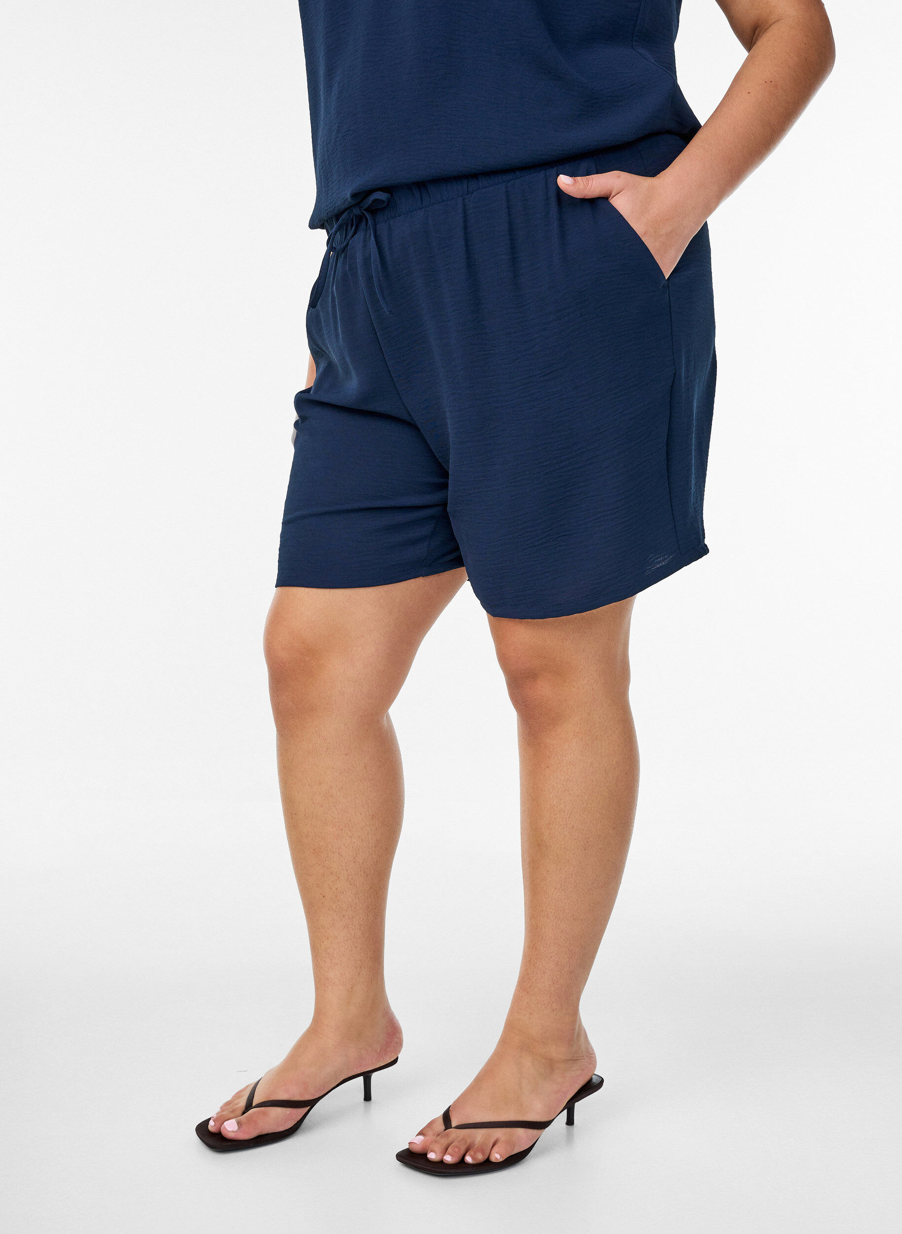 ZizziShorts med lommer og elastisk linning, Bl&aring;, Model image number 3