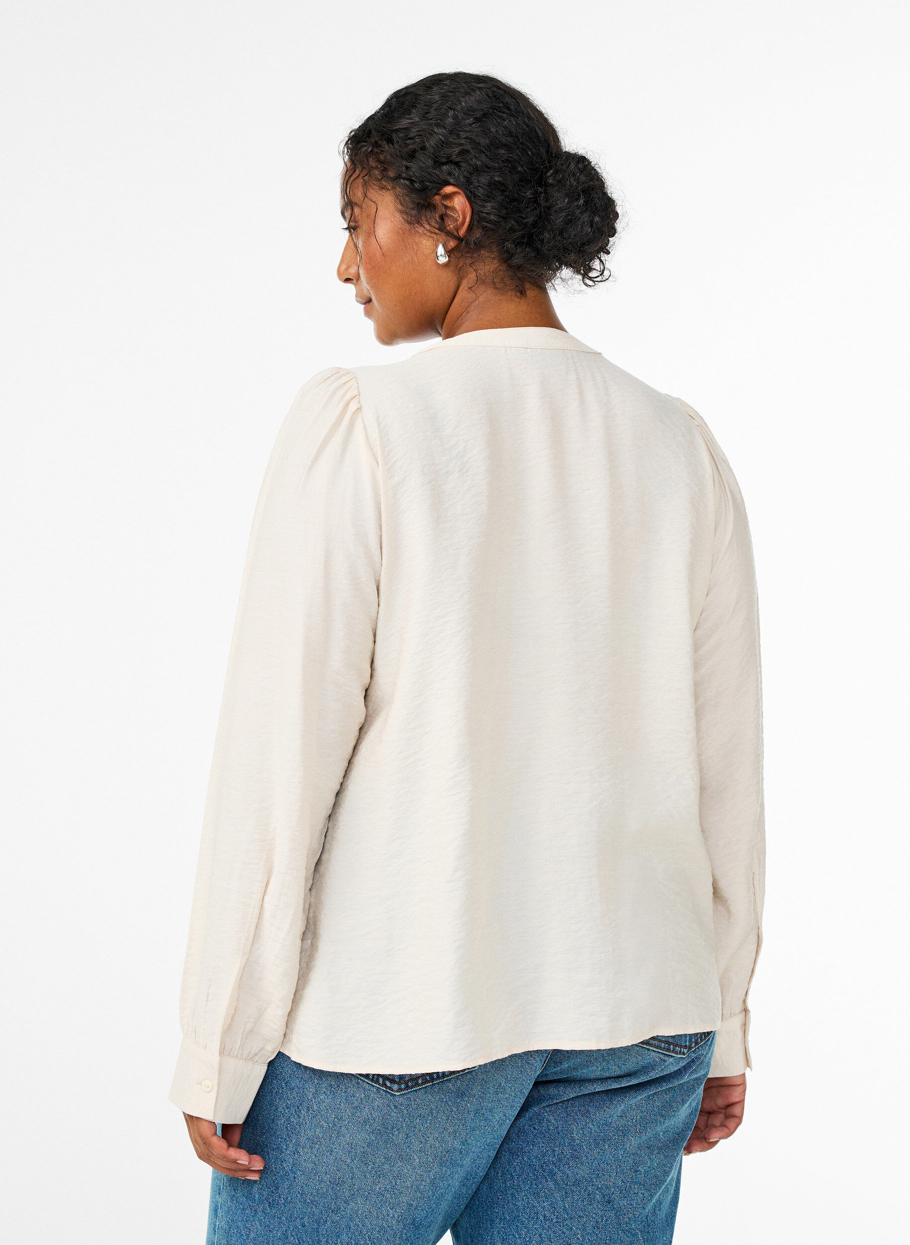 Zizzi Bluse med V-hals og broderte b&aring;nd, Beige, Model image number 2